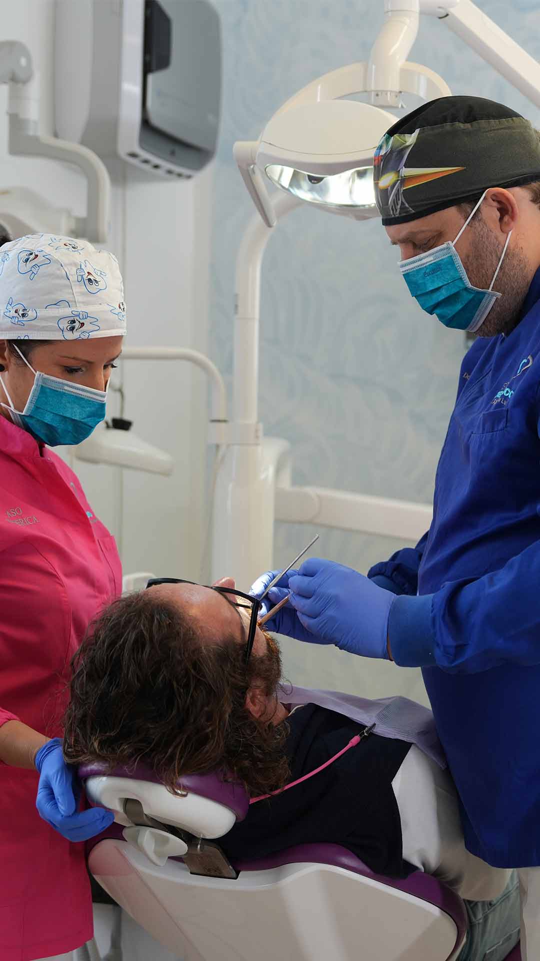 Perch&eacute; iniziare l&rsquo;anno con un controllo dentistico &egrave; importante? Inizia l&rsquo;anno con il sorriso giusto: fai un controllo dentistico Un controllo dentistico a inizio anno &egrave; il primo passo per mantenere denti e gengive sani tutto l&rsquo;anno. Non solo previeni problemi futuri, ma investi nel tuo benessere generale. Scopri i vantaggi di una visita regolare e assicurati una salute dentale impeccabile. Il Dr. Filippo Maria De Luca ti aspetta! Lo studio dentistico si trova a Mozzagrogna, vicino Lanciano (CH), Abruzzo