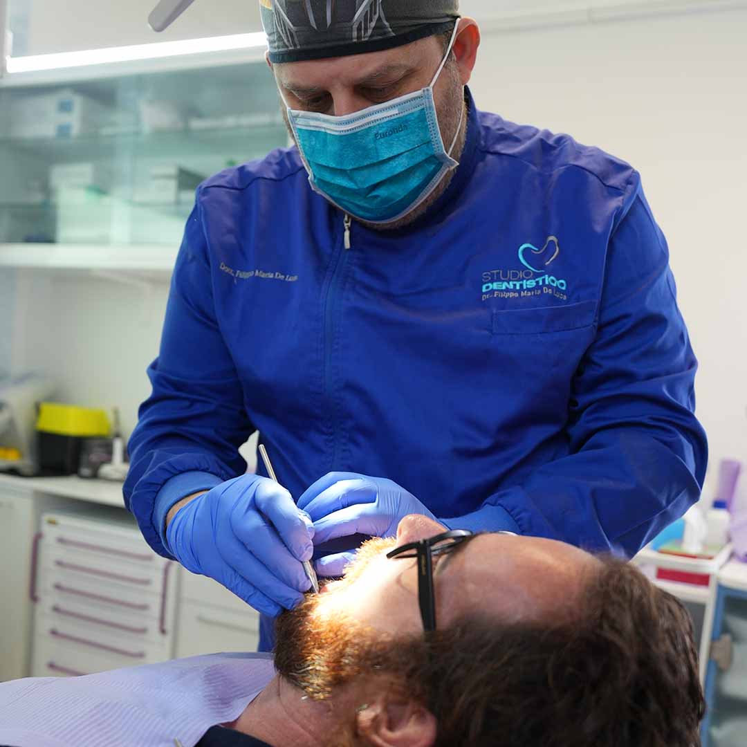 Perch&eacute; iniziare l&rsquo;anno con un controllo dentistico &egrave; importante? Inizia l&rsquo;anno con il sorriso giusto: fai un controllo dentistico Un controllo dentistico a inizio anno &egrave; il primo passo per mantenere denti e gengive sani tutto l&rsquo;anno. Non solo previeni problemi futuri, ma investi nel tuo benessere generale. Scopri i vantaggi di una visita regolare e assicurati una salute dentale impeccabile. Il Dr. Filippo Maria De Luca ti aspetta! Lo studio dentistico si trova a Mozzagrogna, vicino Lanciano (CH), Abruzzo