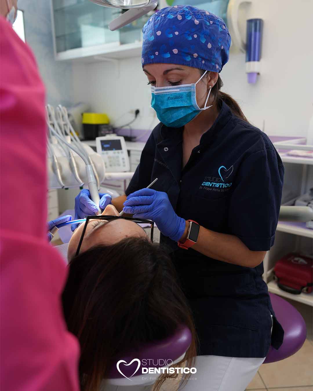 Cause e rimedi per i denti sensibili La sensibilit&agrave; dentale porta ad avere fastidi mentre si mangia, se si bevono bevande troppo calde o troppo fredde o, semplicemente, quando si respira con la bocca aperta. Un controllo regolare dal Dr. Filippo Maria De Luca &egrave; essenziale per monitorare la salute dentale e prevenire problemi di sensibilit&agrave;.