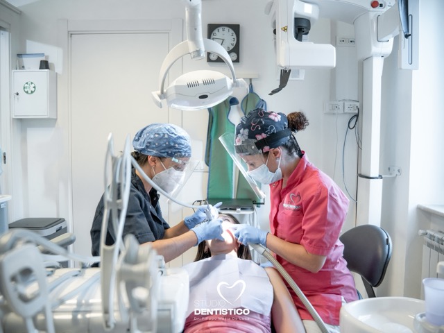 Odontoiatria digitale, implantologia e check-up odontoiatrico nello Studio Dentistico del Dr. Filippo Maria De Luca a Mozzagrogna, vicino Lanciano (CH), con diagnosi digitale e percorsi di cura personalizzati.