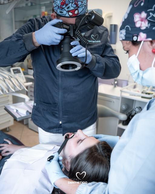 Odontoiatria digitale, implantologia e check-up odontoiatrico nello Studio Dentistico del Dr. Filippo Maria De Luca a Mozzagrogna, vicino Lanciano (CH), con diagnosi digitale e percorsi di cura personalizzati.