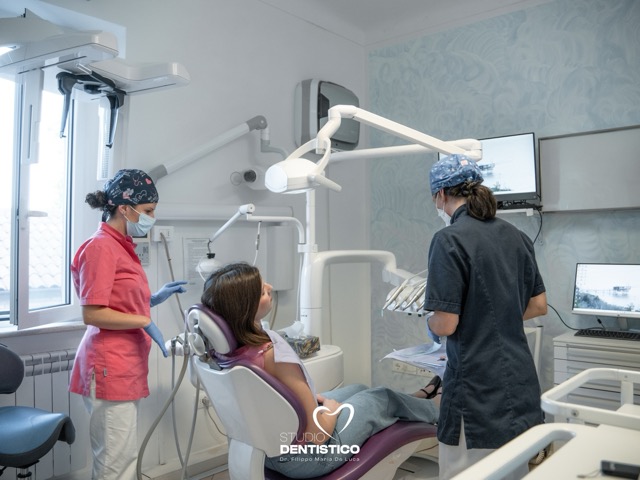 Odontoiatria digitale, implantologia e check-up odontoiatrico nello Studio Dentistico del Dr. Filippo Maria De Luca a Mozzagrogna, vicino Lanciano (CH), con diagnosi digitale e percorsi di cura personalizzati.