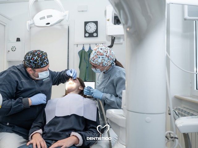 Odontoiatria digitale, implantologia e check-up odontoiatrico nello Studio Dentistico del Dr. Filippo Maria De Luca a Mozzagrogna, vicino Lanciano (CH), con diagnosi digitale e percorsi di cura personalizzati.